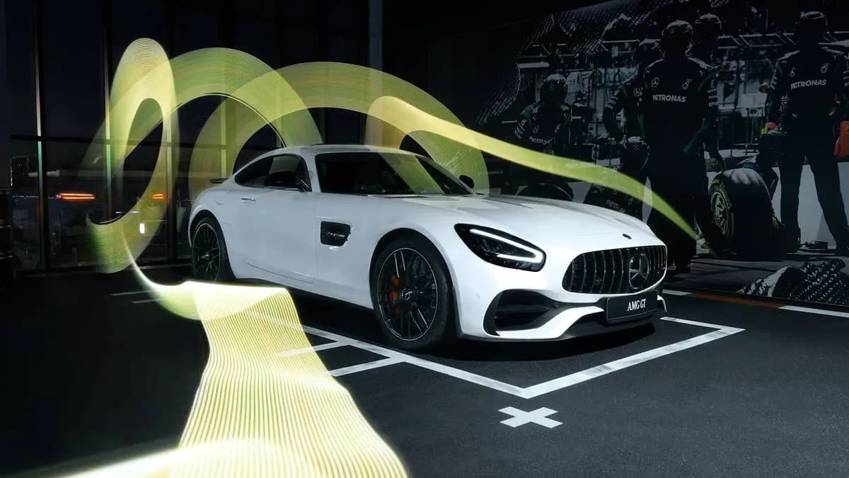Mercedes zaparkovaný v depu Mercedes zaparkovaný v depu